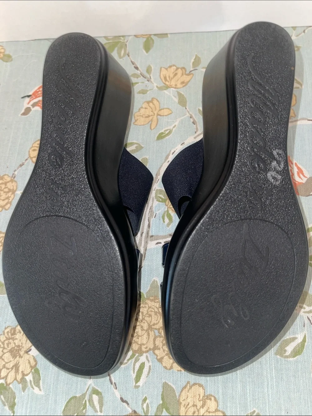 NWOT Italian Shoemakers Navy Patent & Matte High Heeled Slip-on Sandals